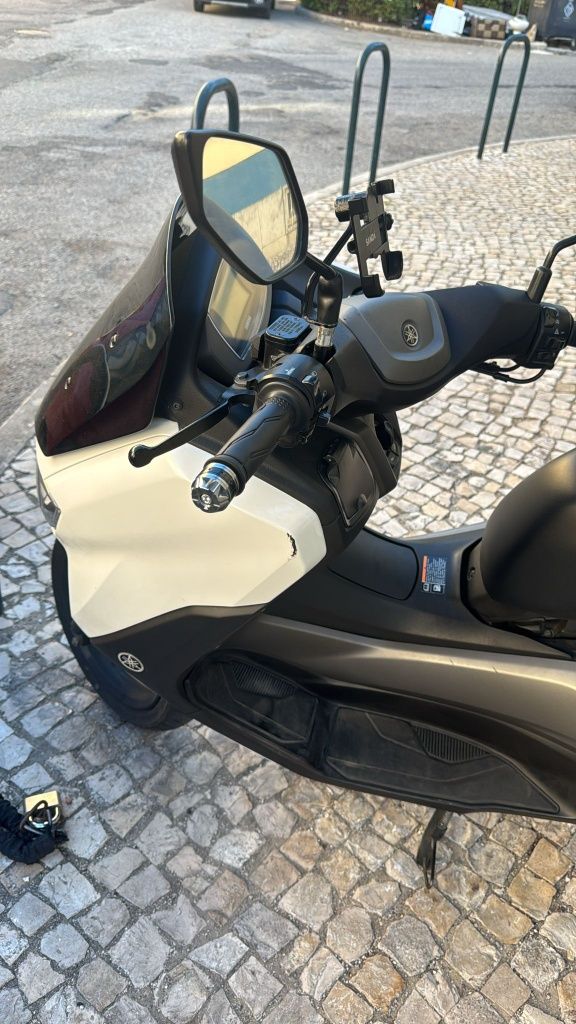 Moto muito boa e conservada.