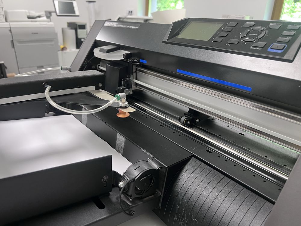 Ploter tnący Graphtec CE7000 wraz z F-MARK2, automatyczny wykrojnik