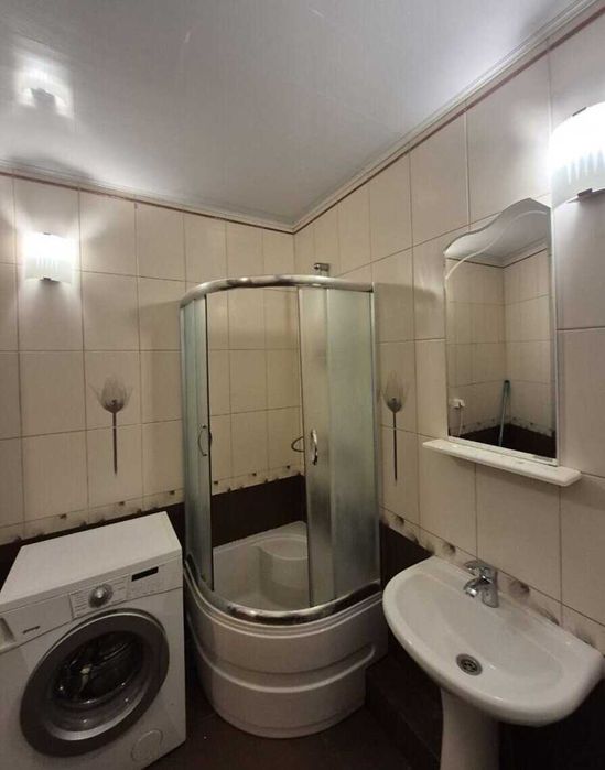 Продаж видової 3 кімнатної квартири, вул. Милославська 4