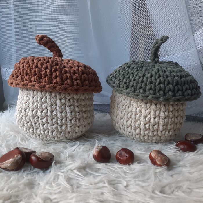 Koszyk z przykrywką żołądź na szydełku dekoracja osłonka handmade
