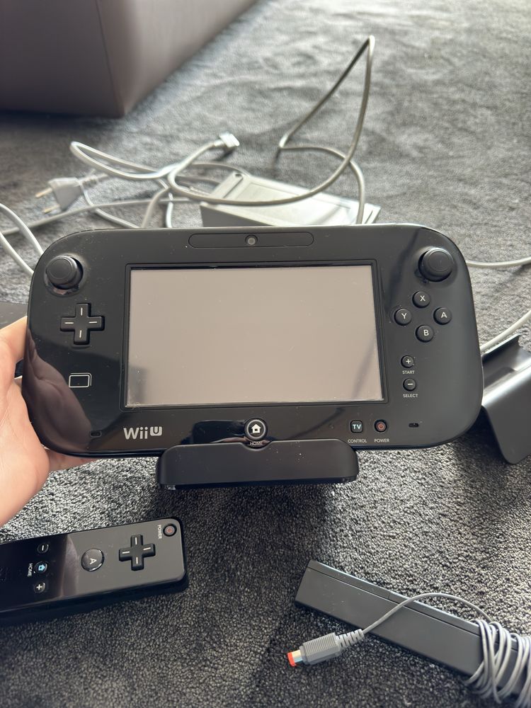 Wii U com comando e jogos