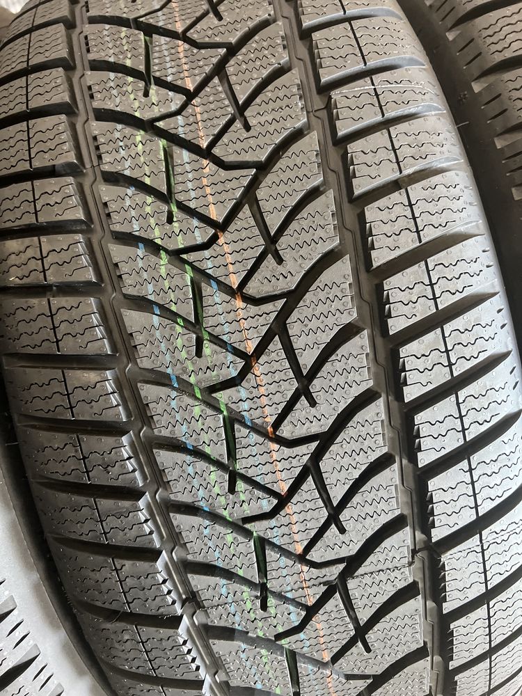 255/45/20 R20 Dunlop SP Winter Sport 5 4шт новые зима