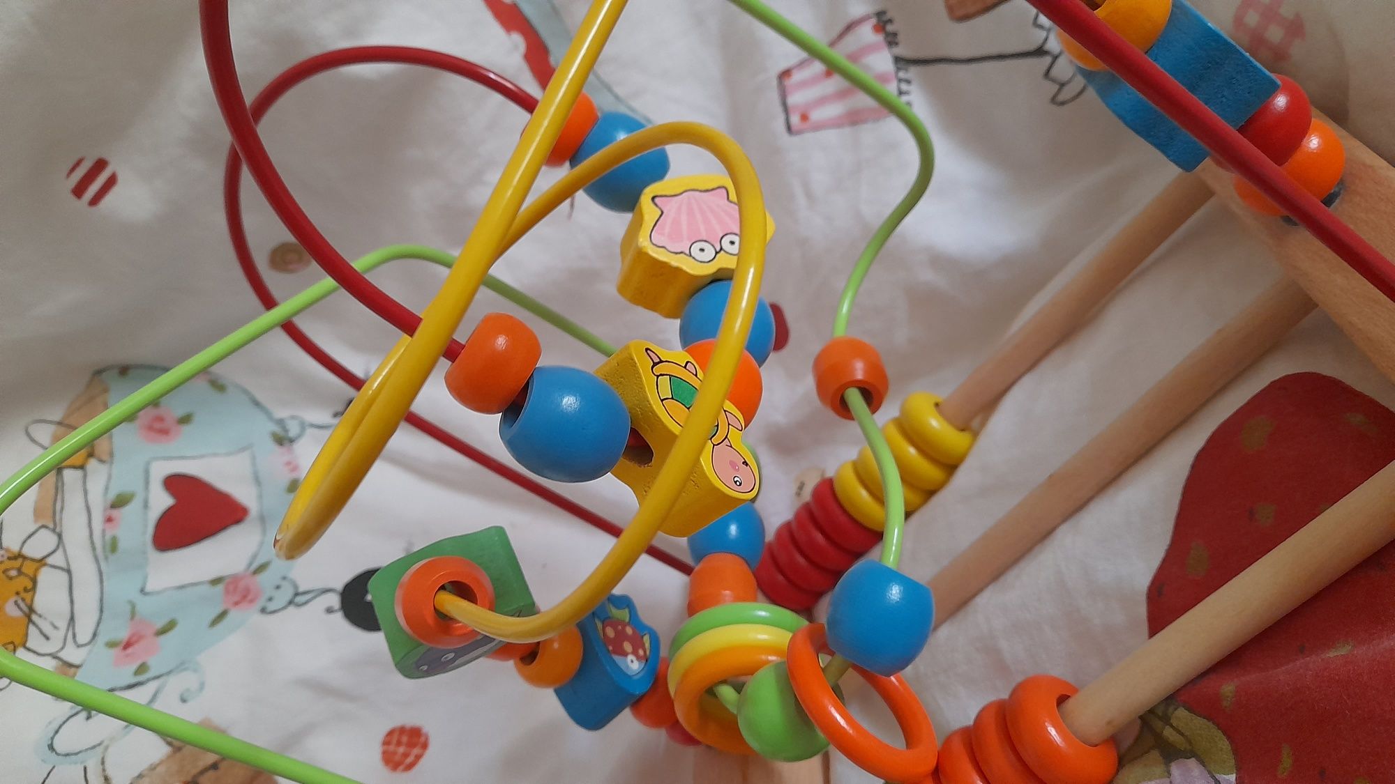Zabawka, labirynt, przeplatanka sensoryczna dlaalego dziecka