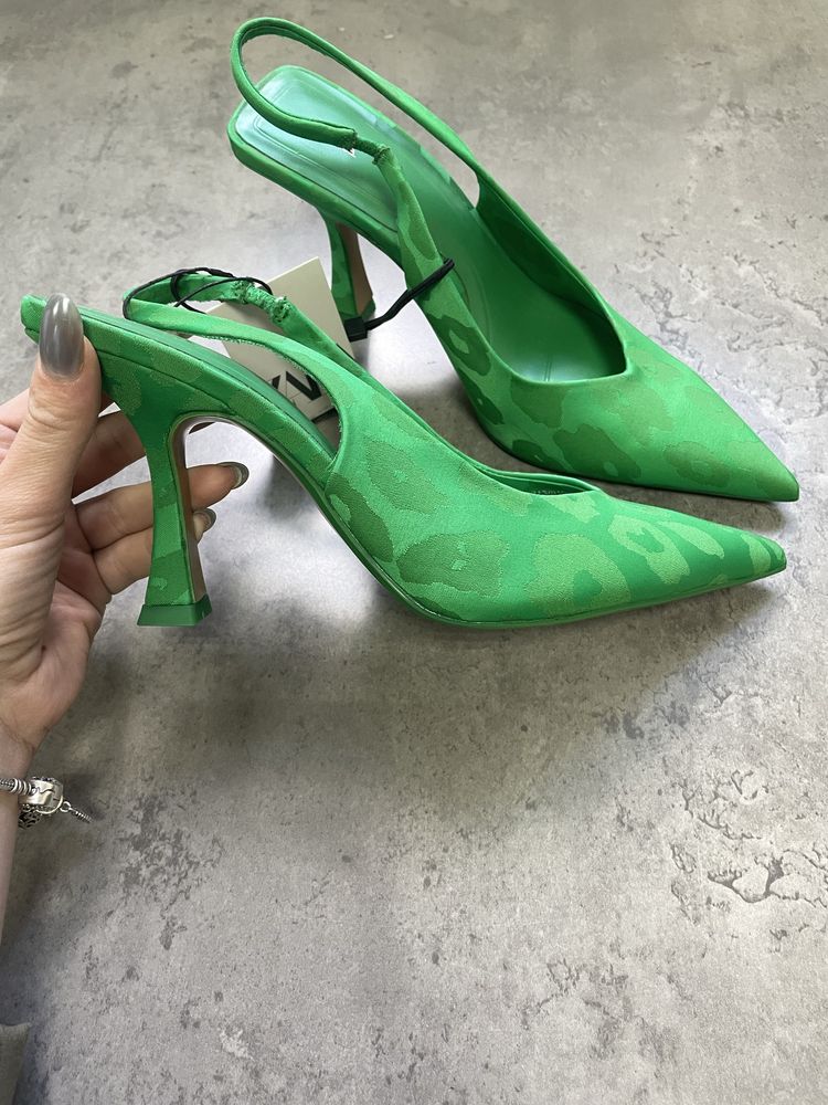 Зелені босоніжки Zara, туфлі Зара