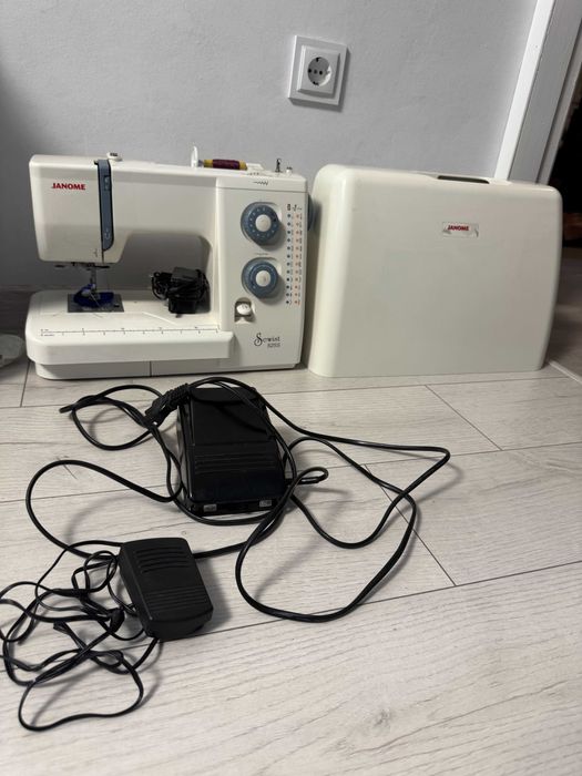 Швейна машина Janome Sewist 525S