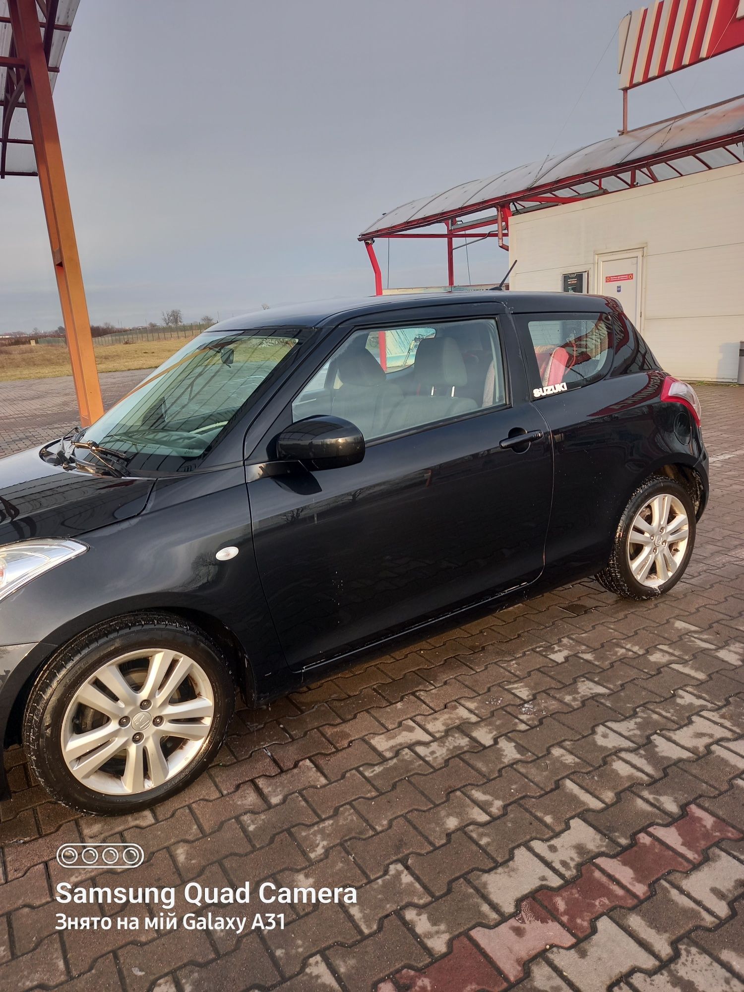 Машина Suzuki Swift 2014p