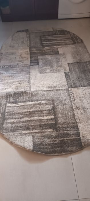 Dwa dywaniki kolor szarobialy