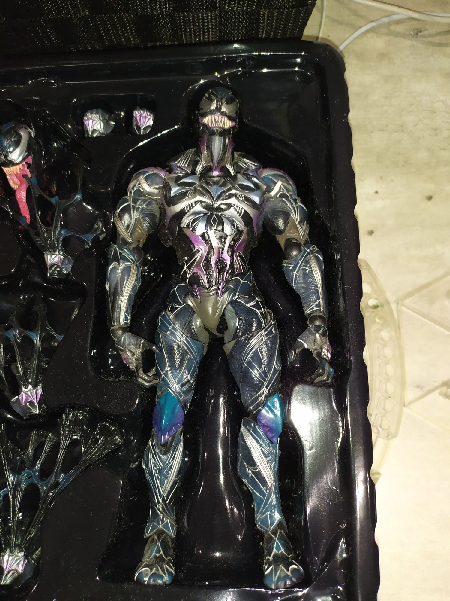 Venom play arts kai figurka