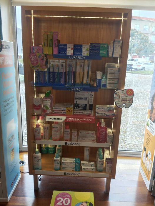 Móvel balcão loja/farmácia em bom estado em madeira
