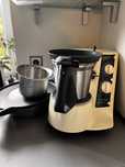 Thermomix z dwoma kompletami garnków