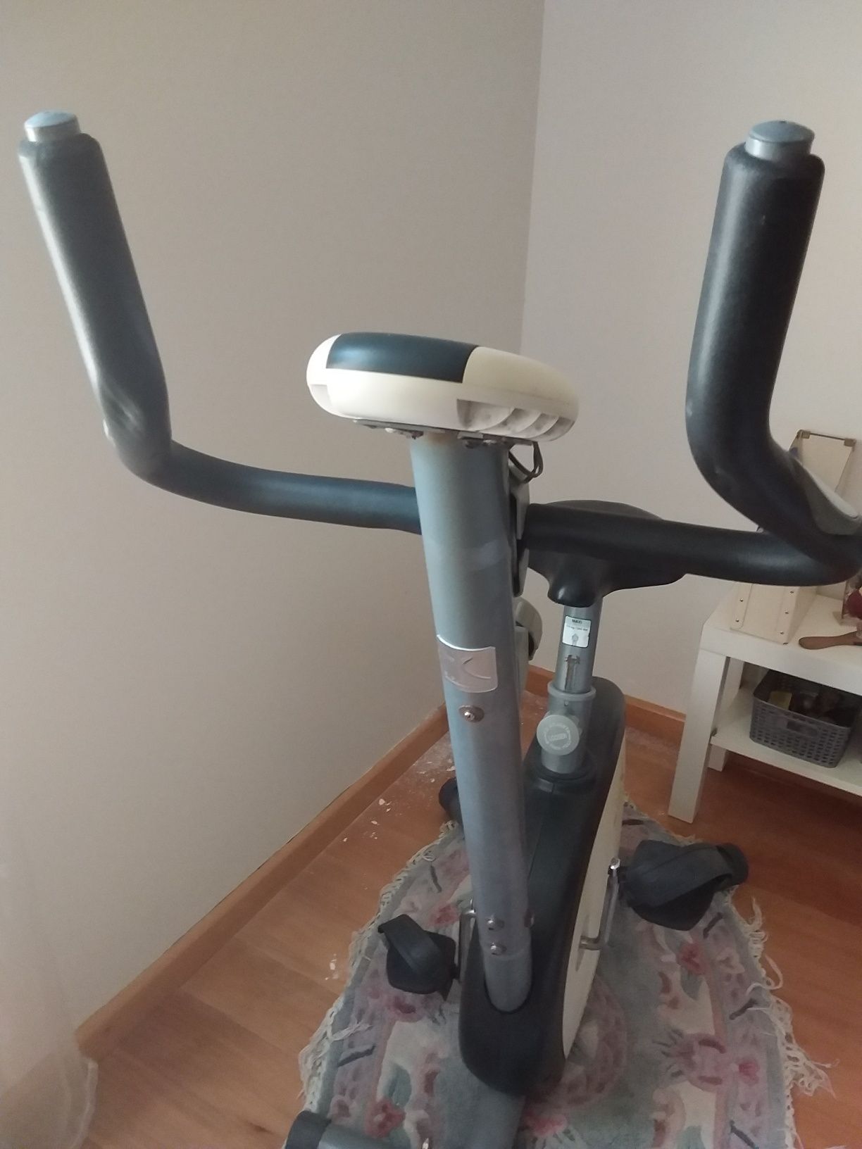 Vendo  1 bicicleta estática