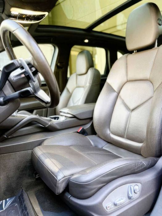 Porsche Cayenne      2016