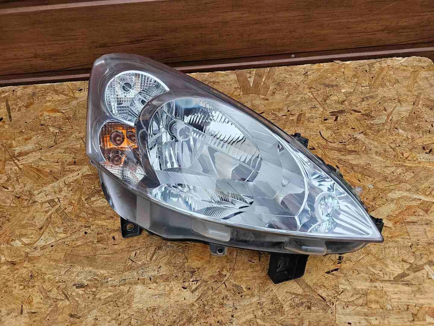 Peugeot Partner Lampa przednia przód prawy prawa europa oryginał