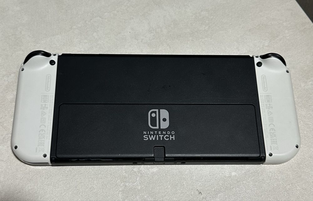 Nintendo Switch (OLED Model) White D977