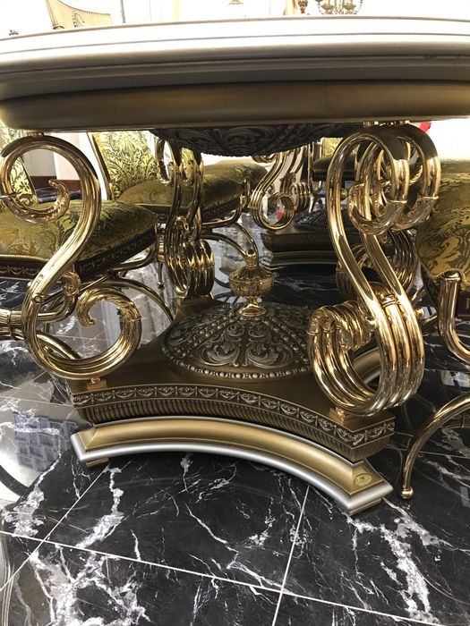 Стіл кухотий з кріслами