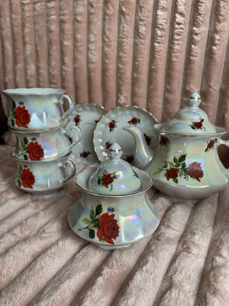 Продам сервиз с розами