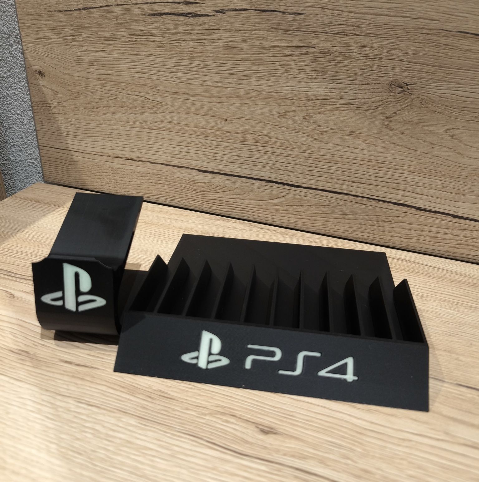 Zestaw Ps4 stojak na gry i pada napis fluorescencyjny