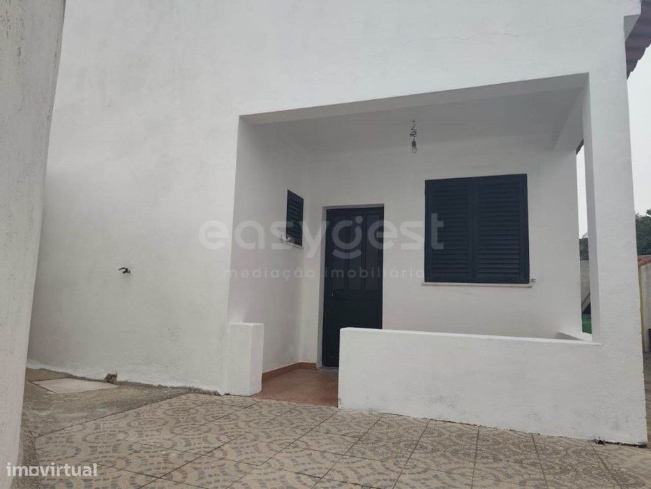 Moradia T2 em Bom Estado com Logradouro - Messejana, Alentejo