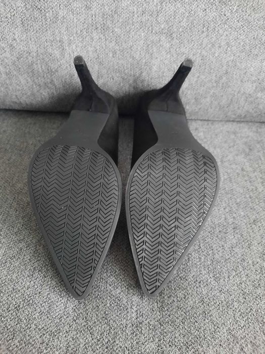 czarne szpilki nie noszone