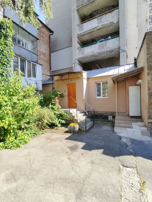 Продаж 3 кімнатної квартири на Київській