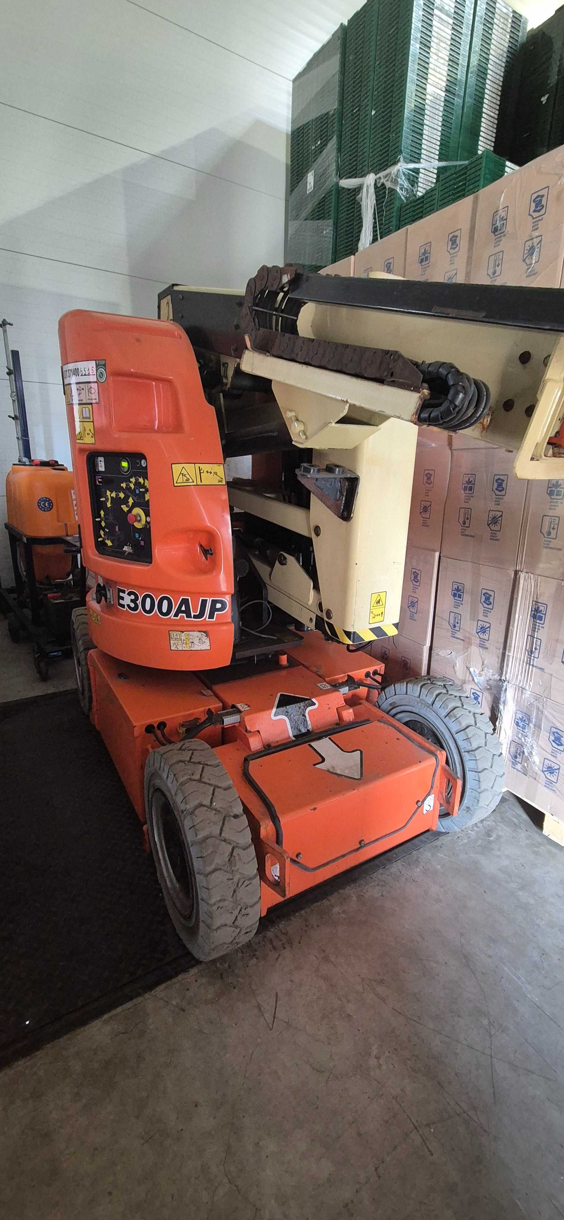 Podnośnik JLG E300AJP