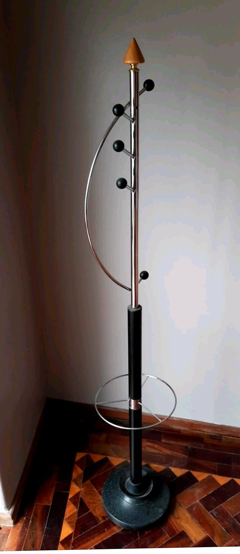 Bengaleiro de pé estilizado