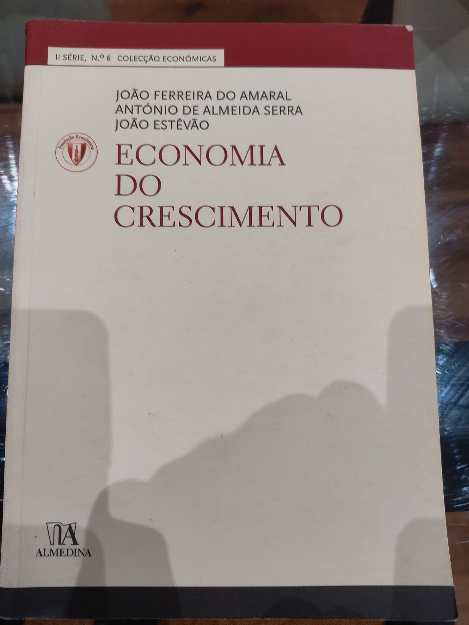 Vende-se livro economia do crescimento