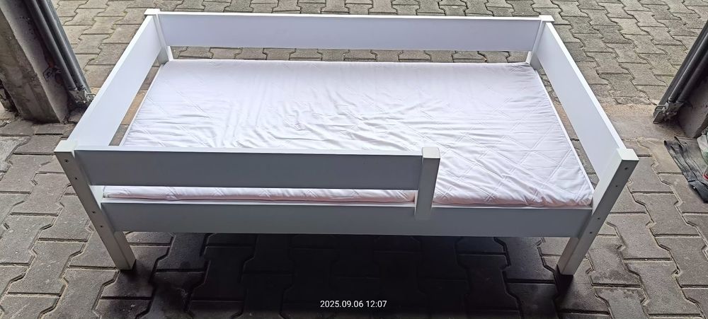 Sprzedam łóżko pojedyncze dziecięce.