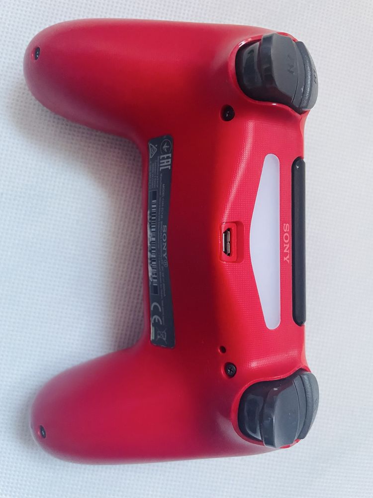 PS4 Pro 1TB plus Pad + kamera + pad + gry