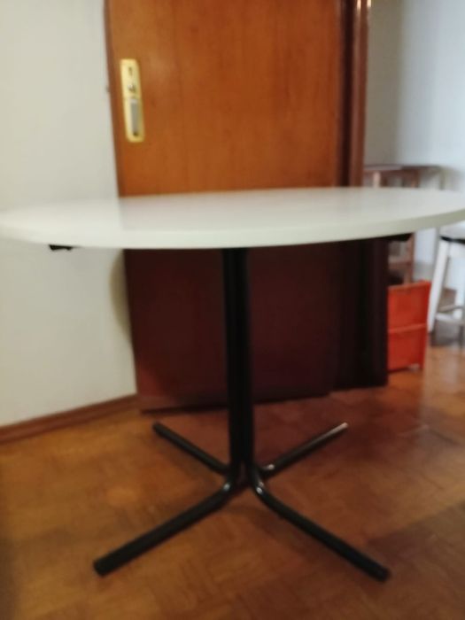 Mesa redonda tipo Camilha