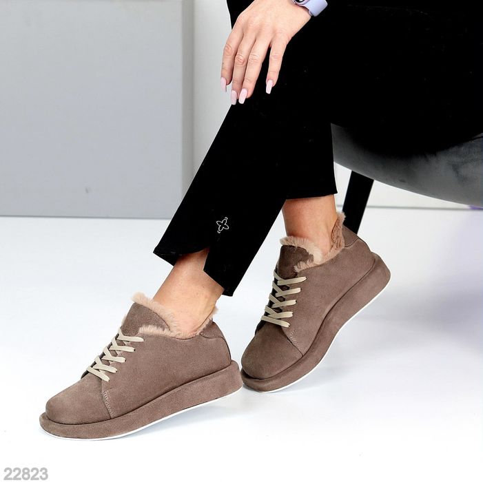 Жіночі шкіряні зимові черевики в кольорах