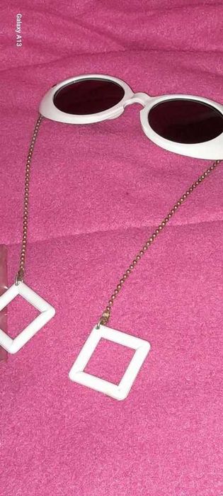 SUN GAY. São óculos dos anos 60.