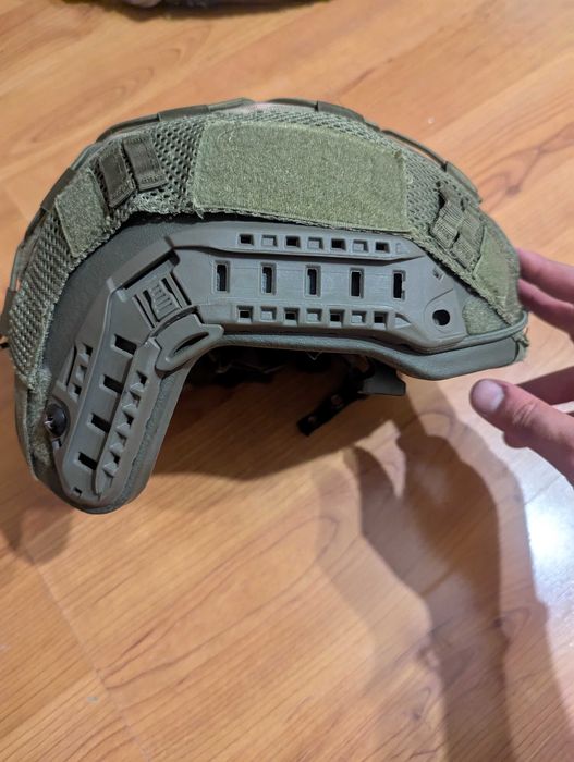 Шолом тактичний цілий