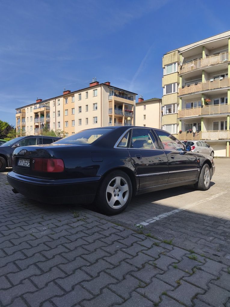 A8 D2 3.7 quattro LPG - uszkodzona