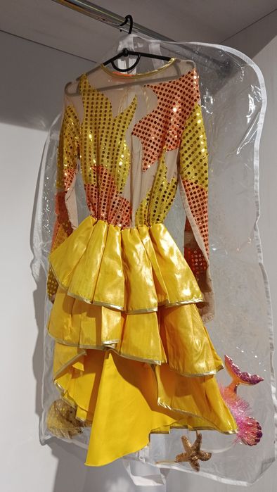 Продаж карнавальних костюмів та дитячих суконь