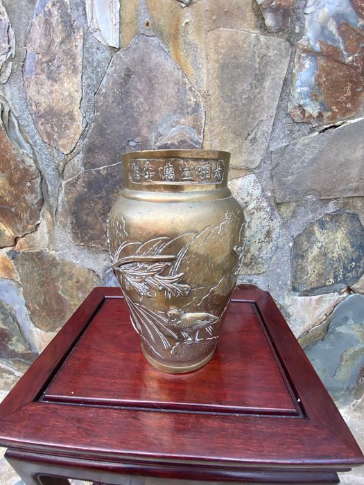 Jarro Bronze Japonês Séc XIX Saikyo Yoshida Assinado 28 cm