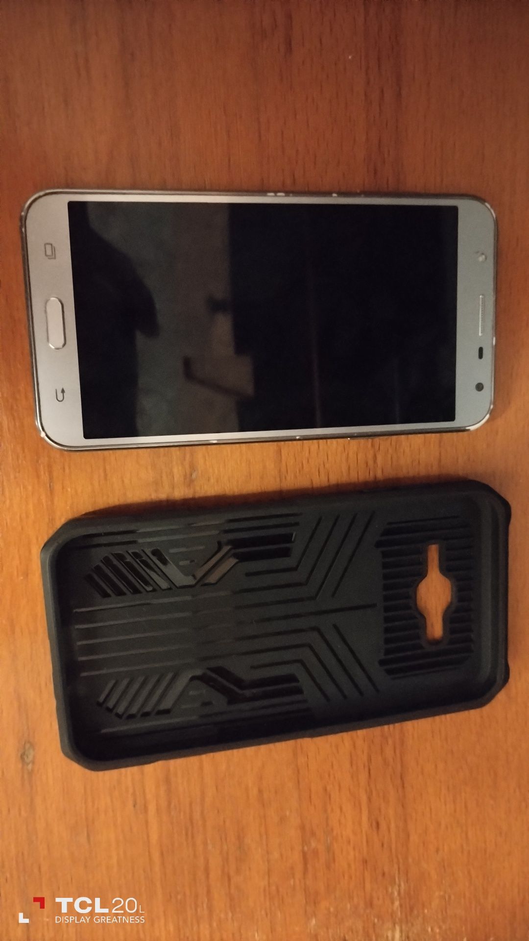 Смартфон Samsung Galaxy J7 neo та Samsung Galaxy J2 prime