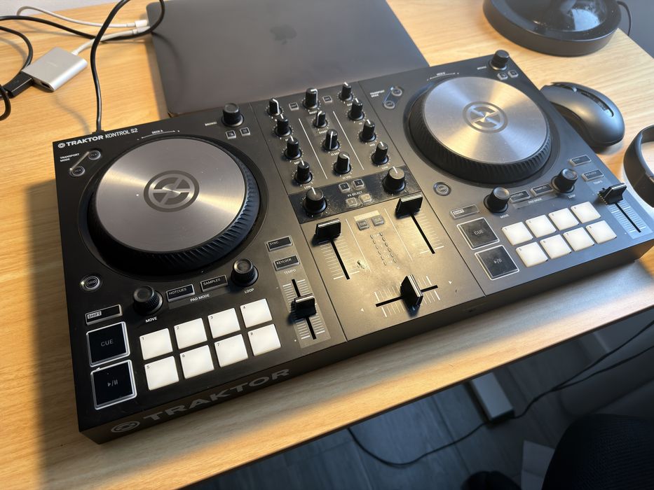 Controladora Traktor S2 Mk3