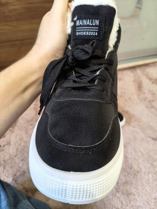 Продам нові ботинки