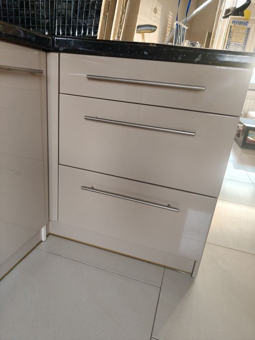 Kuchnia meble 220/ 230 cm + wyspa 75 cm , wys. 250 cm