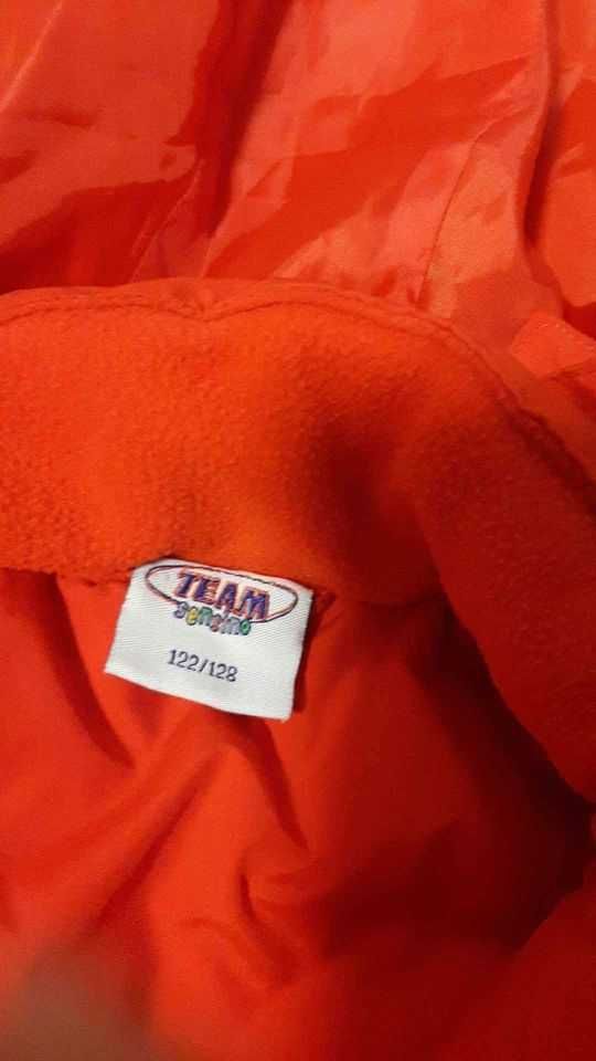 Kombinezon zimowy r 122-128 czerwony