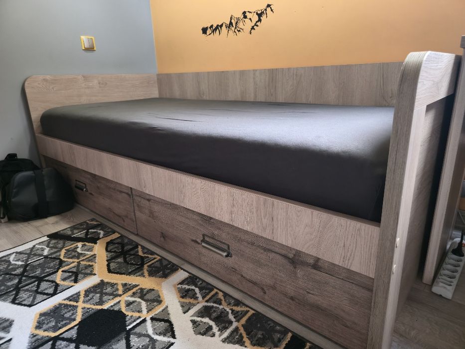 Łóżko młodzieżowe z materacem