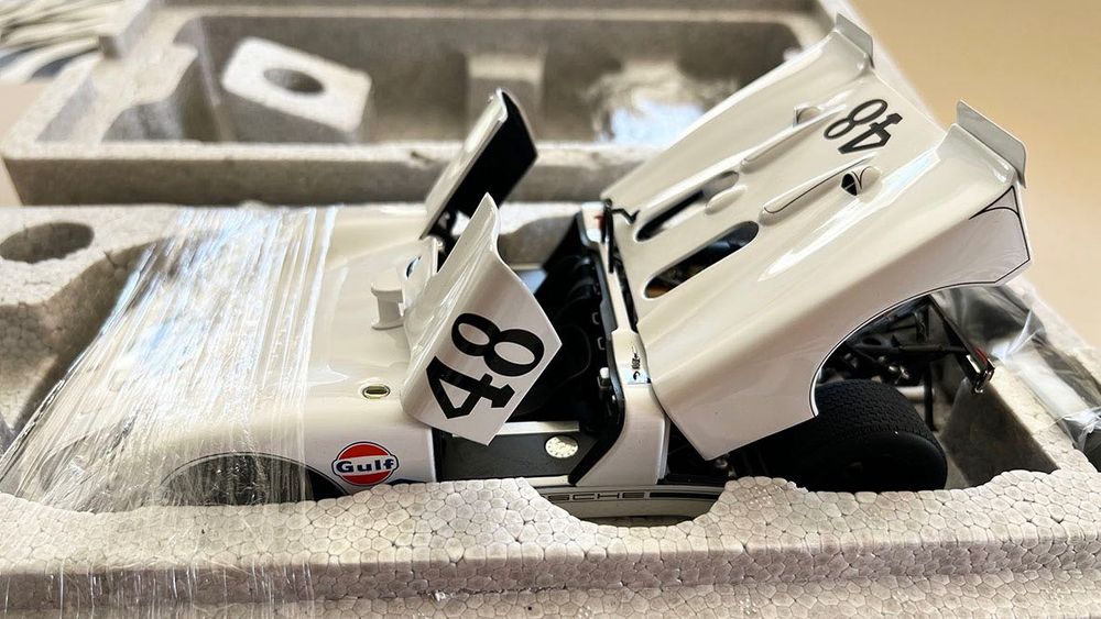 AUTOART 1/18 Porsche 908 Steve McQueen (rara)