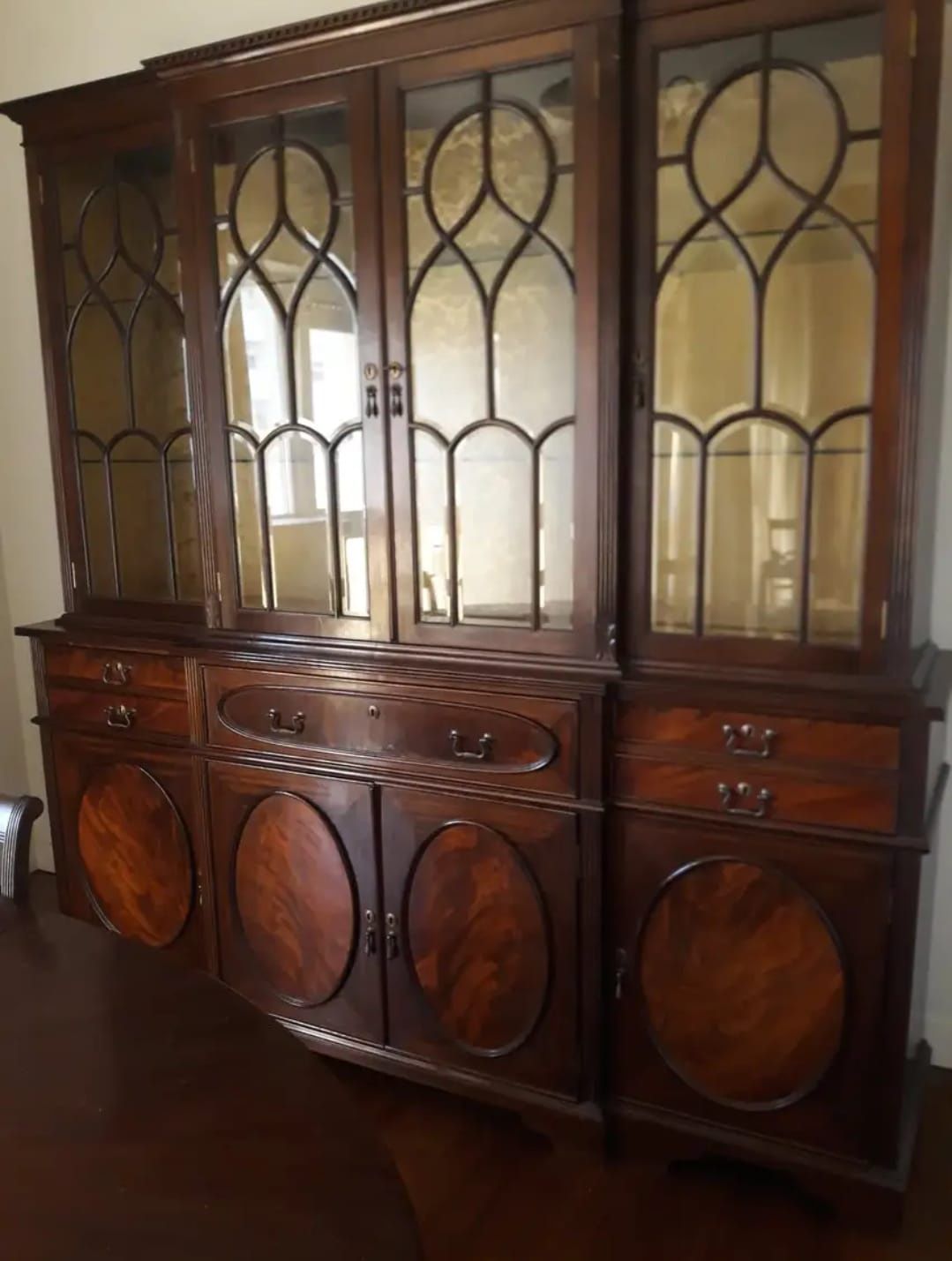 Móvel sala de jantar com mesa e 6 cadeiras
