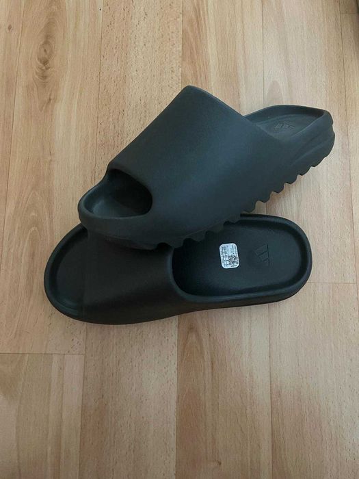 Klapki, buty Adidas Yezzy slide dark onyx, rozm . 42