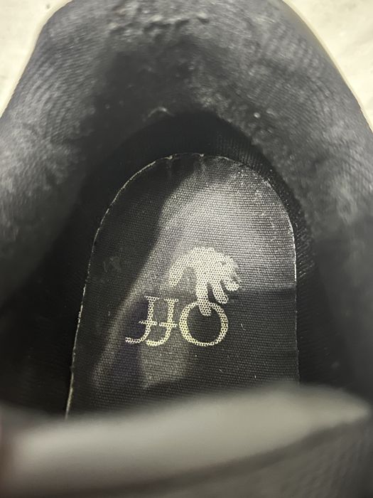 Off white for walking black