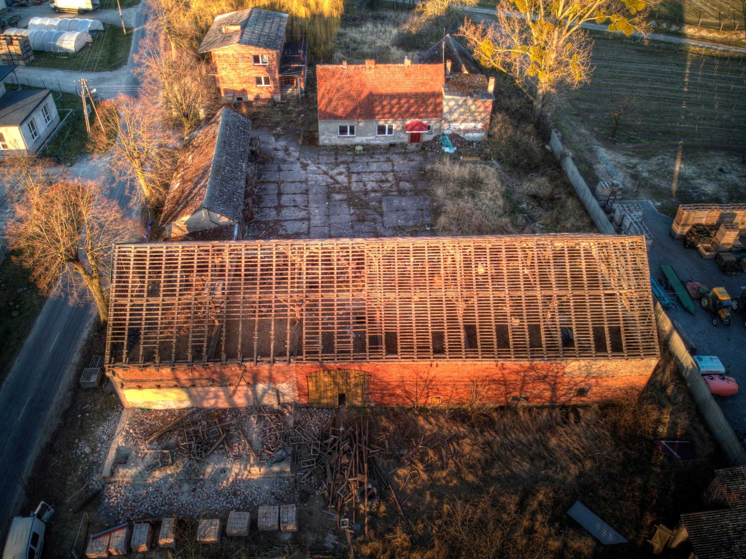 Stare belki z rozbiórki – drewno z więźby dachowej, zdrowe i suche
