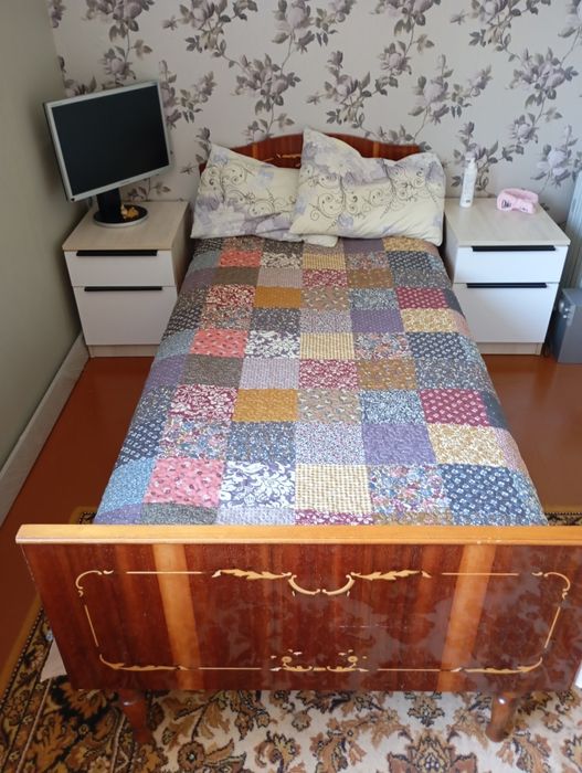 Кровать +тумбочка