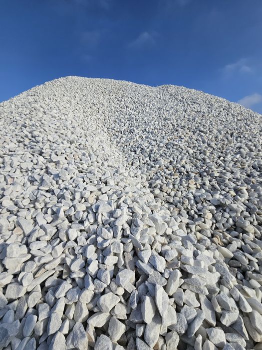 Grys ozdobny Biały Bianco Carrara. Kamień ogrodowy