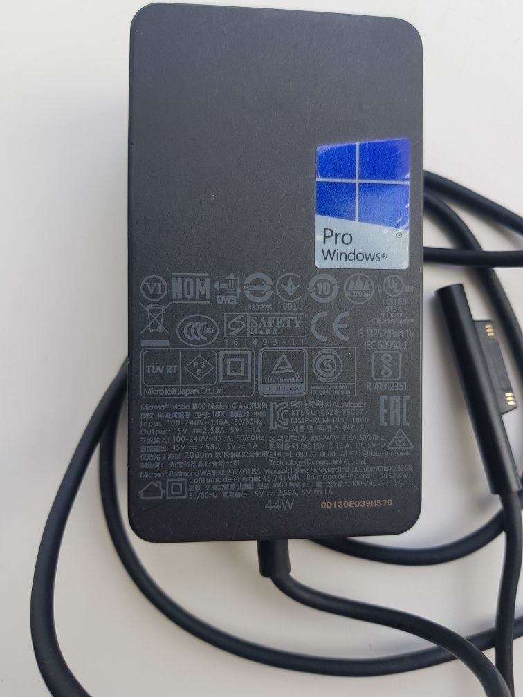 Блок живлення Microsoft 15V 2.58A 44W Model 1800